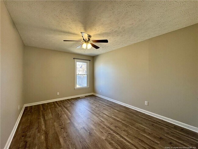 Building Photo - 204 Fair Oaks Dr