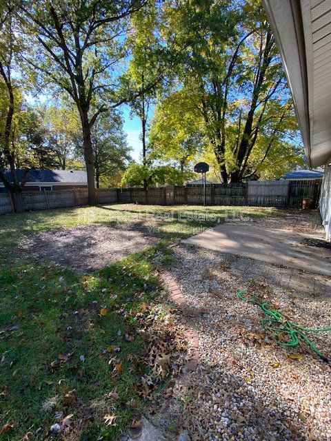 Building Photo - 215 Dogwood Ln