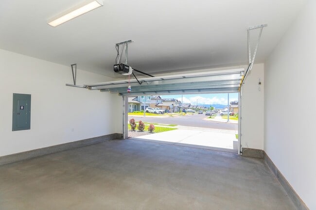 Building Photo - Hoopili single level home