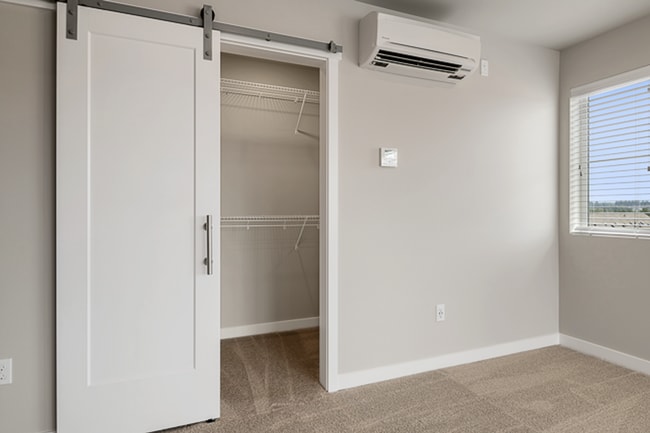 Building Photo - Modern Luxury in the Heart of Kenmore | 4Bed 3.5Bath | $3,599