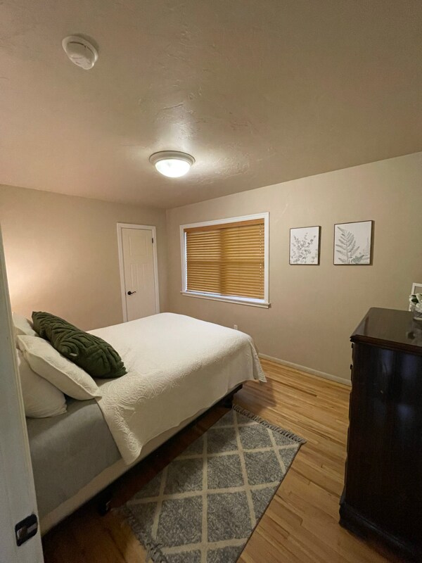 Building Photo - 2 35th St N