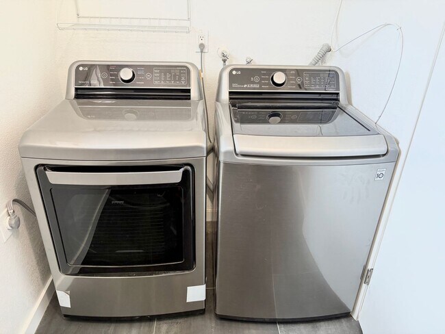 Building Photo - 3 Bedroom 1.5 Bath Modern Farmhouse near JT National Park * MOVE IN SPECIAL*