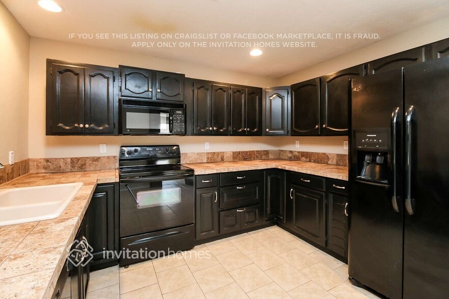 Building Photo - 525 W 6th Dr