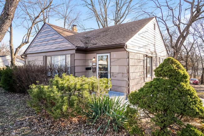 Building Photo - 3357 S Sterling Ave