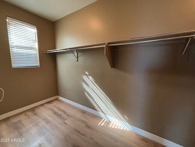 Building Photo - 615 E Portland St