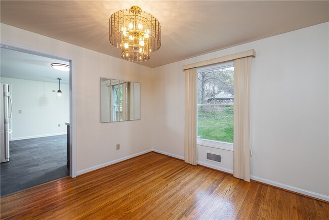 Building Photo - 75 Parkwood Ave