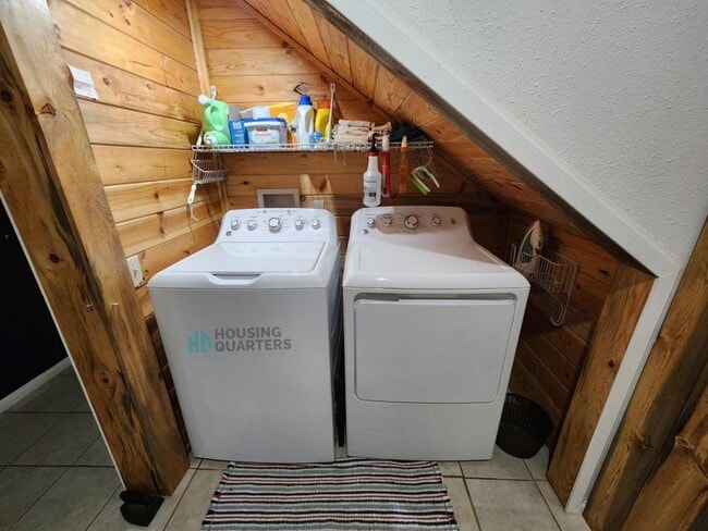 Building Photo - 4450 WA-211