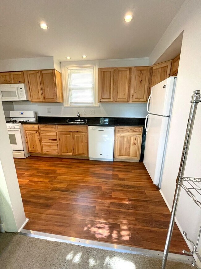 Building Photo - 413 W Liberty St