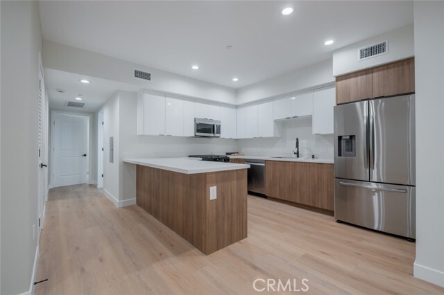 Building Photo - 10218 Fernglen Ave