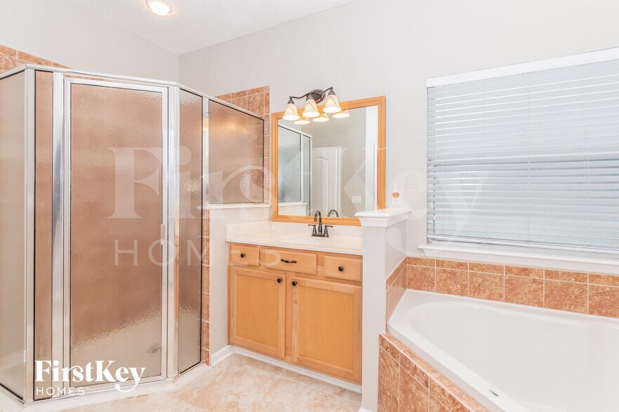 Building Photo - 2970 Thorncrest Dr