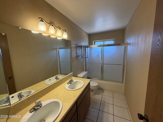 Building Photo - 1536 E Gemini Dr