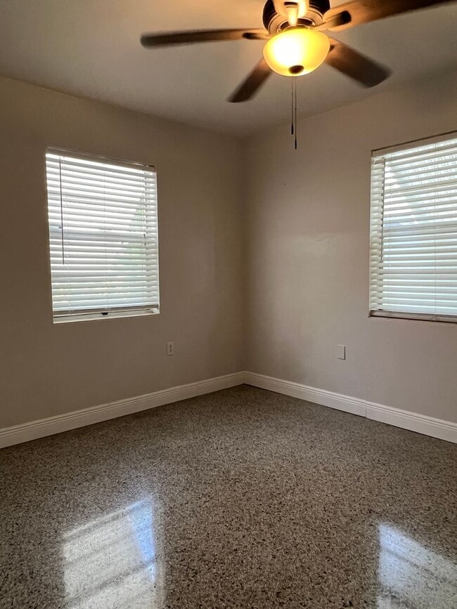 Building Photo - * Coming Soon* 2 Bedroom 1 Bath 2 Blocks from the Ocean