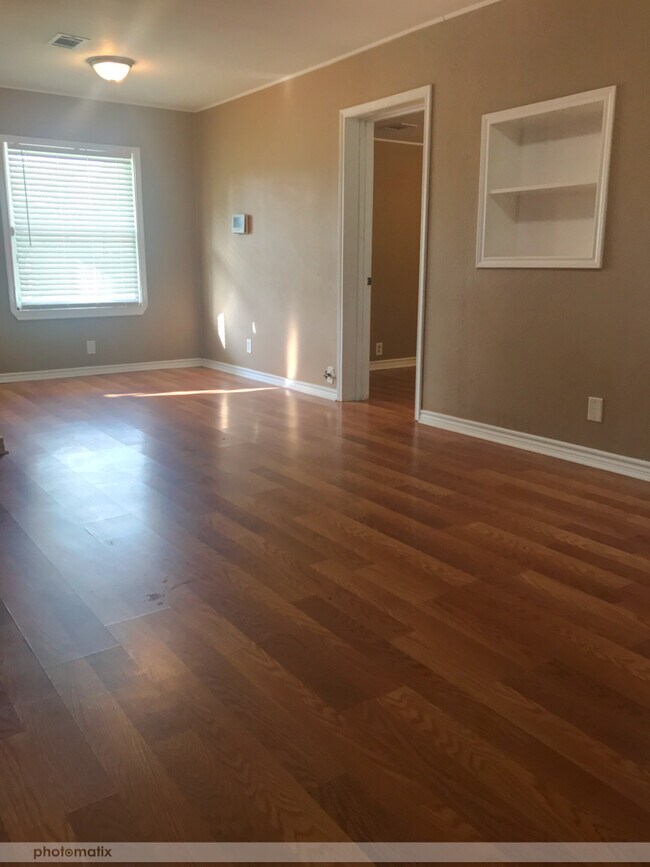 Building Photo - 509 Bluebonnet Dr