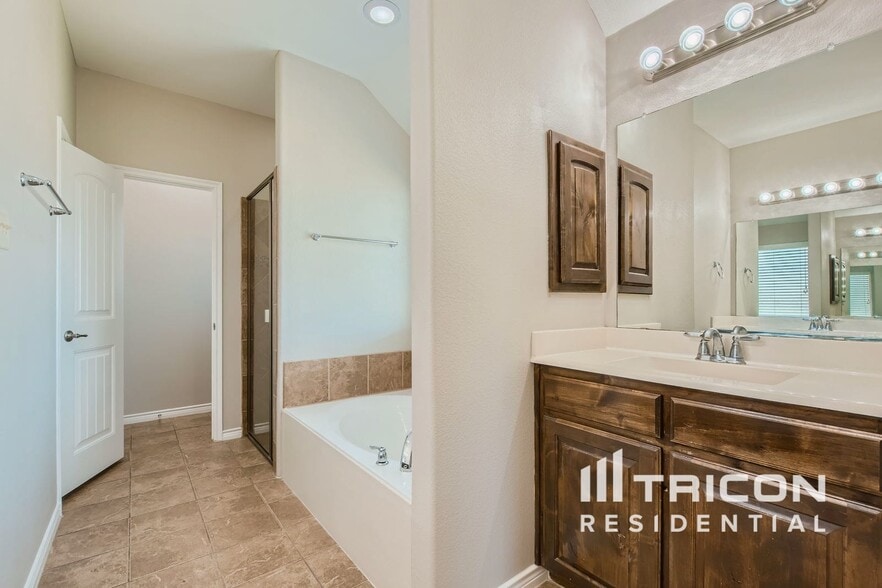 Building Photo - 1426 Rapids Ct