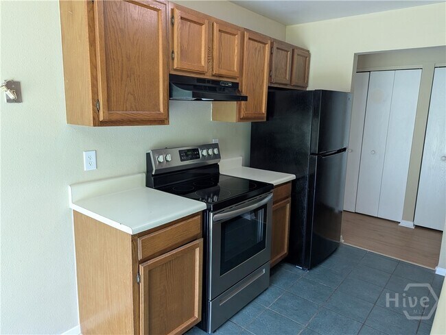 Building Photo - 502 Greenbay Ave