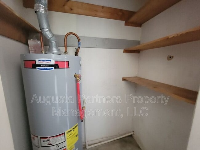 Building Photo - 207 Flores Ln