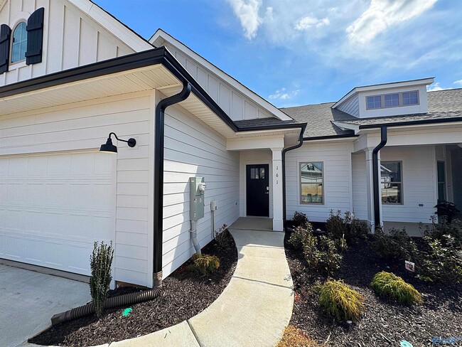 Building Photo - 161 Little Britain St