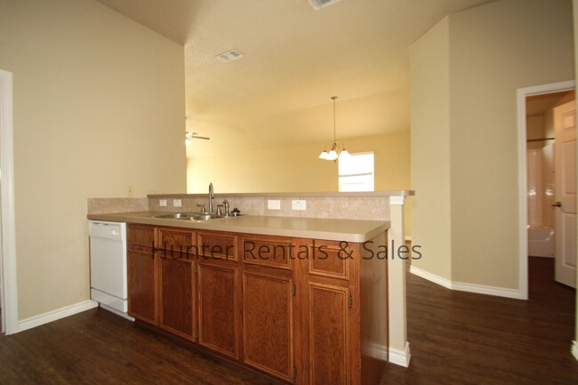 Building Photo - Spacious 2-bedroom!!!