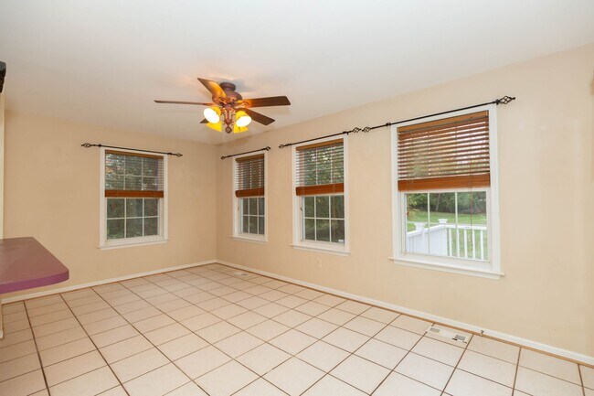 Building Photo - 4 bed, 2.5 bath Single Family Home in Char...