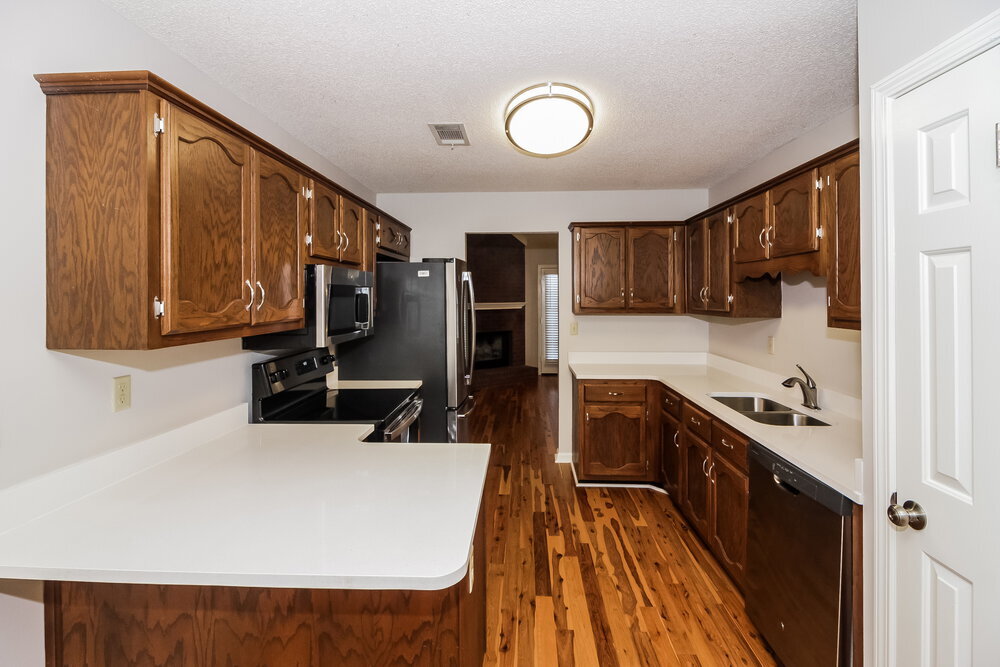 Building Photo - 8056 Sandywood Ln
