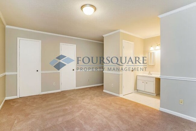 Building Photo - Spacious Townhome with Wood-Burning Fireplace, Large Deck & Storage Room , Convenient North Ridge...