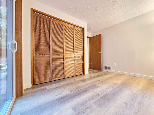 Building Photo - Nearly 1/2 Acre of Privacy Nestled in the Trees of West Linn. Updated Kitchen & Bathroom!