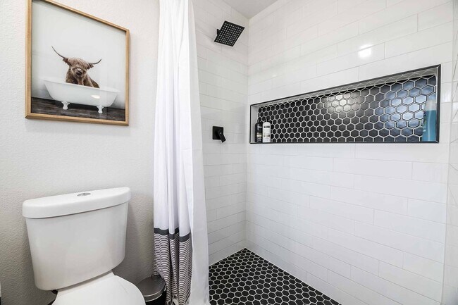Building Photo - AMERICANA Property Mgmt - Fully furnished ...