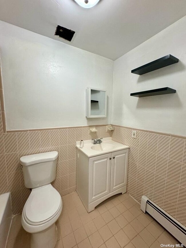 Building Photo - 137-08 Centreville St