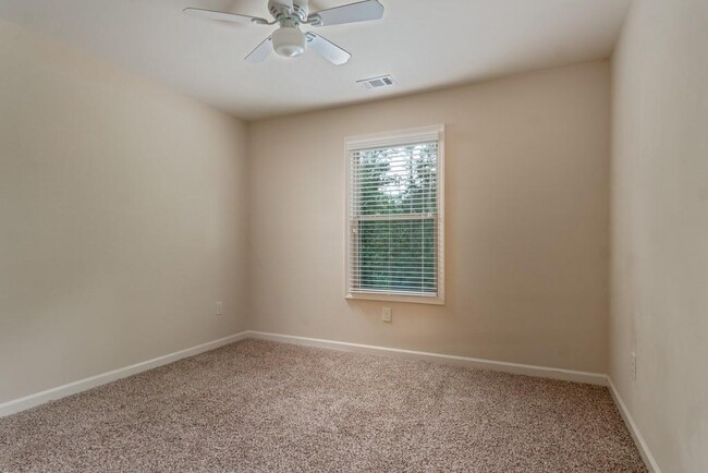 Building Photo - 307 Fieldstone Ln