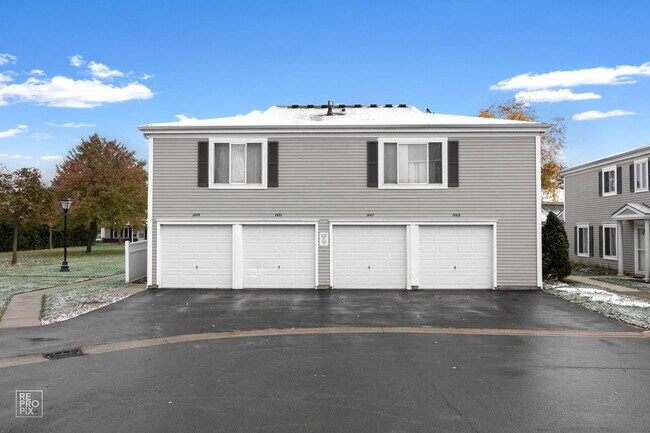 Building Photo - 1449 Quaker Ln