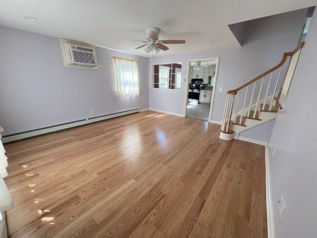 Building Photo - 16 Iroquois Ave