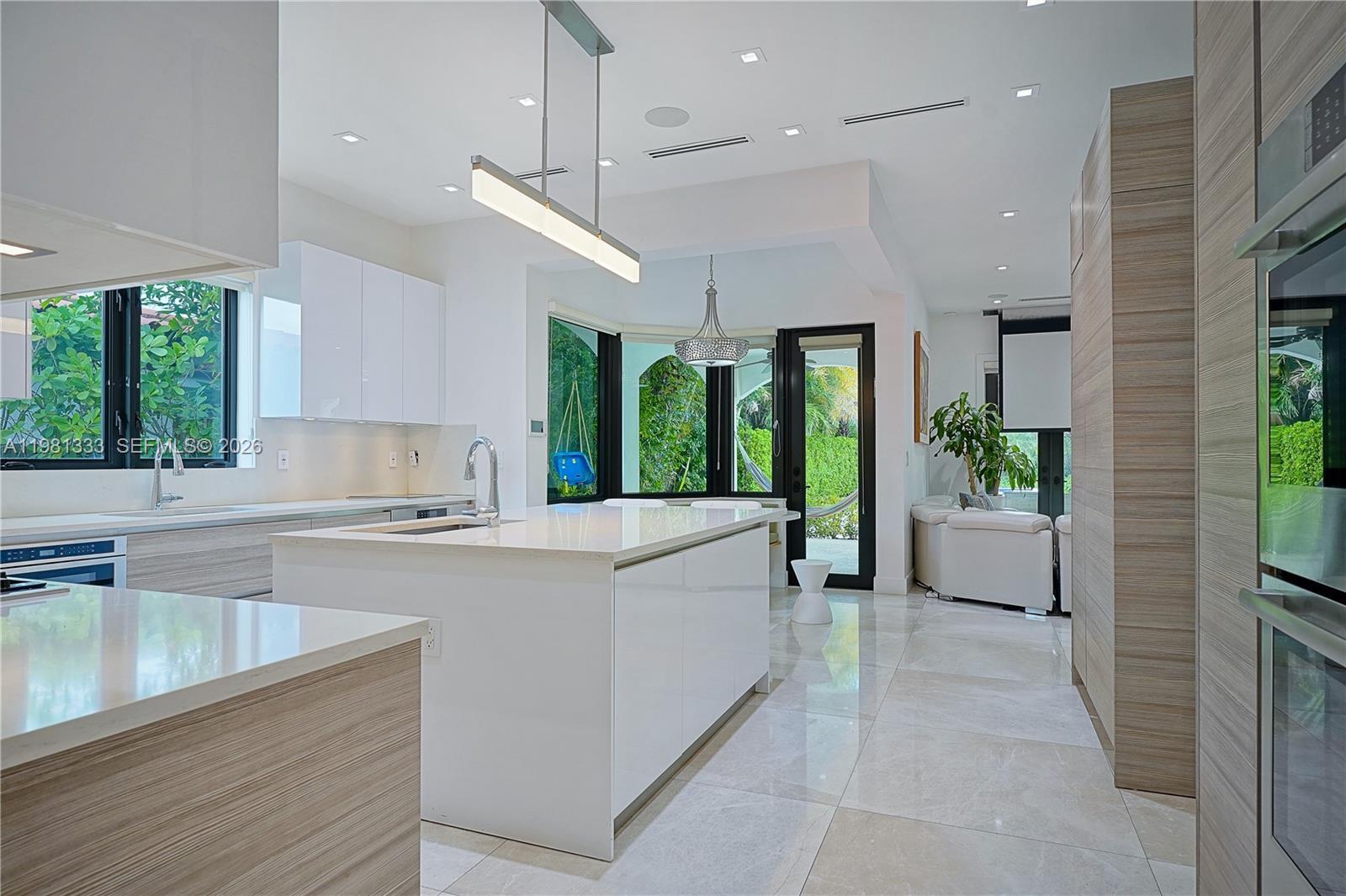 Building Photo - 3747 Prairie Ave