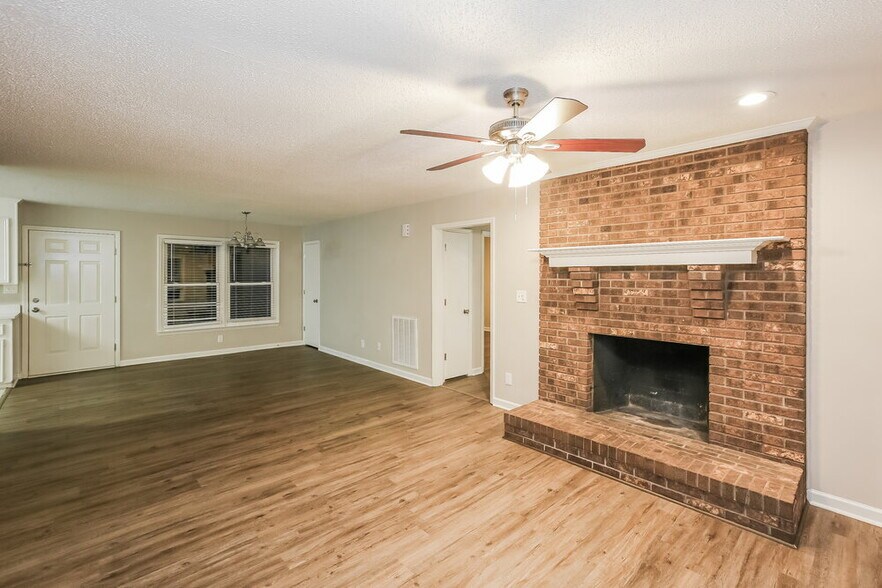 Building Photo - 431 Hillcrest Dr