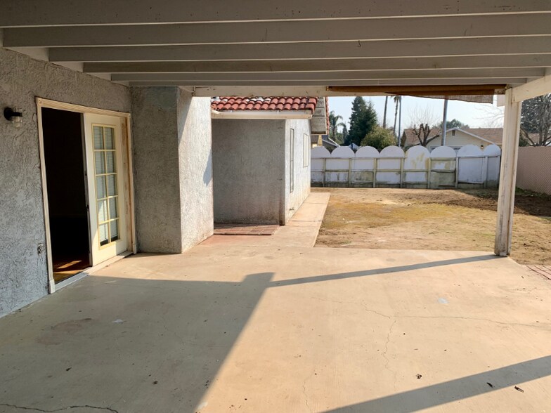 Building Photo - 2396 Menlo Ave