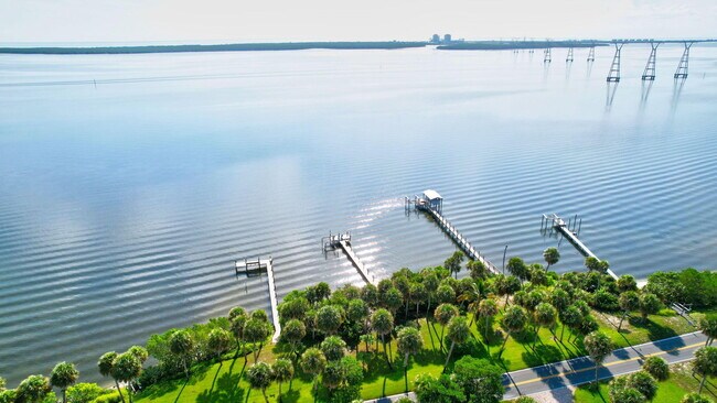 Building Photo - 7501 S Indian River Dr