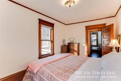 Building Photo - 980 6th St E