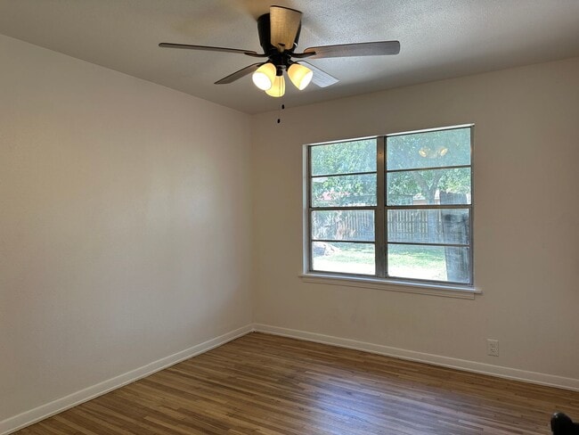 Building Photo - 4 Bedroom