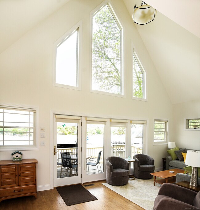 Building Photo - 12 Westover Ln