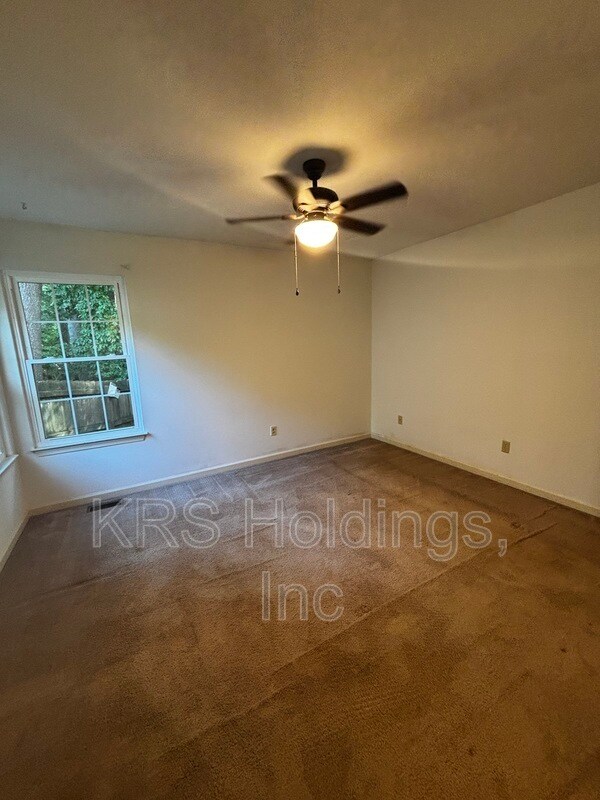 Building Photo - 3320 Pinecrest Cir