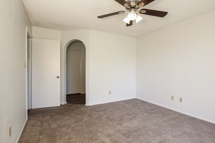 Building Photo - 7040 W Olive Ave