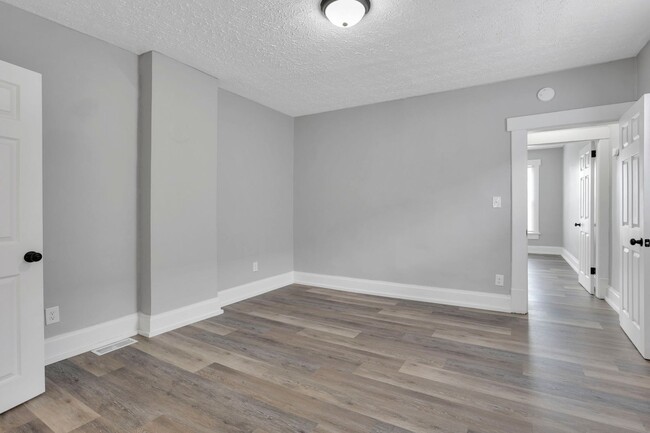 Building Photo - 124-126-126 E Morrill Ave