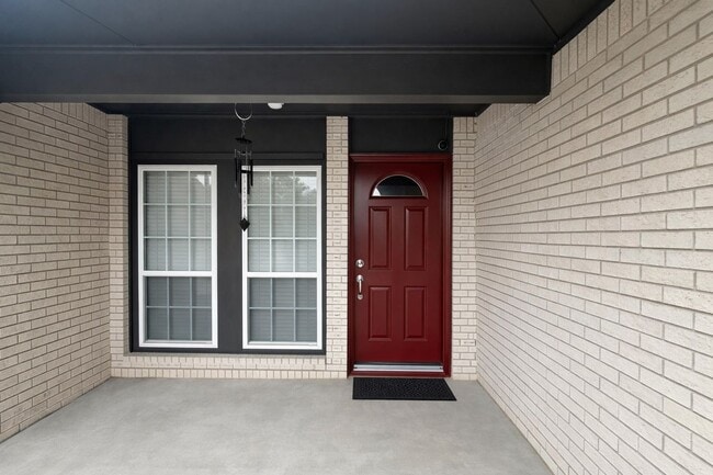 Building Photo - 2409 Stonegate St