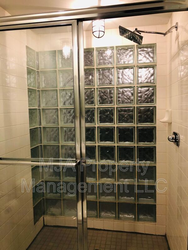 Building Photo - 346 Pierpont Ave