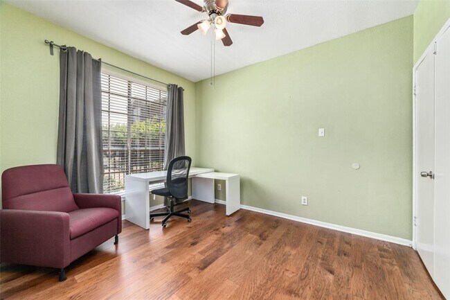 Building Photo - 2121 El Paseo St