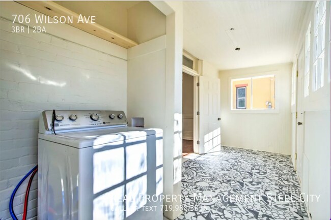 Building Photo - 706 Wilson Ave