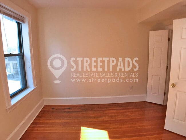 Building Photo - 881 Massachusetts Ave