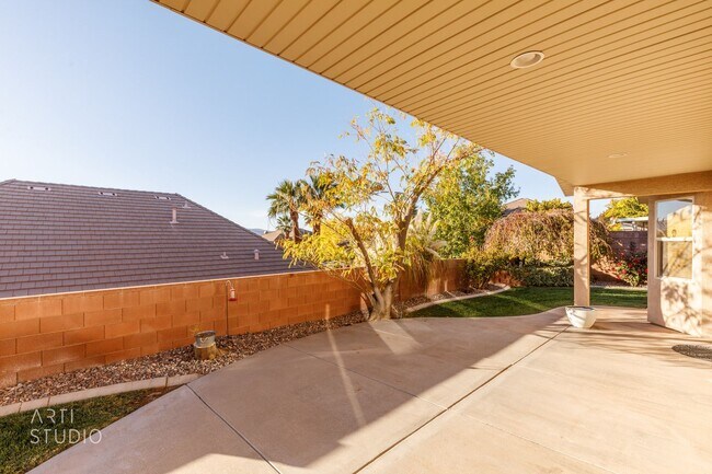 Building Photo - Shadow Mountain 3-Bedroom, 2-Bathroom Home...