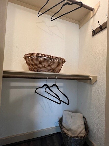 Building Photo - 4709 Park Dr