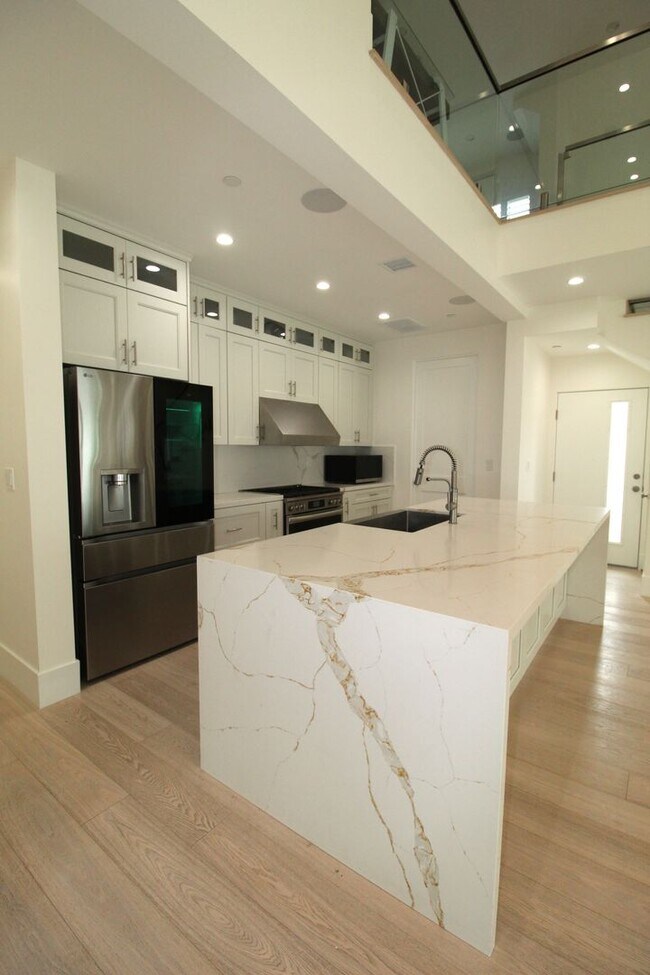 Building Photo - Oxnard Shores: Huge Rooftop Deck w/Ocean Views!