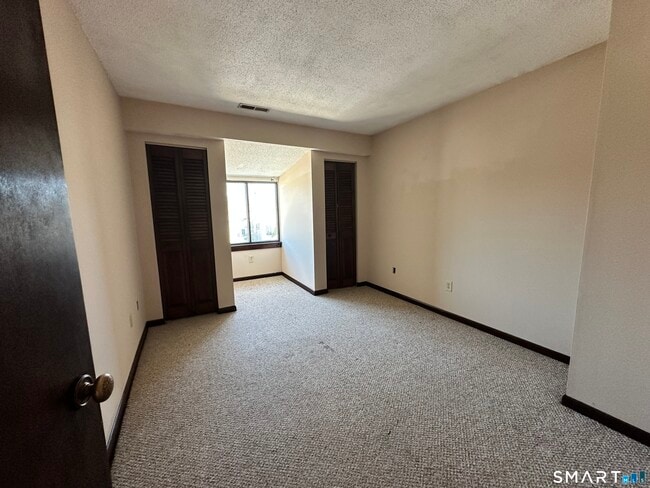 Building Photo - 630 Longfellow Dr